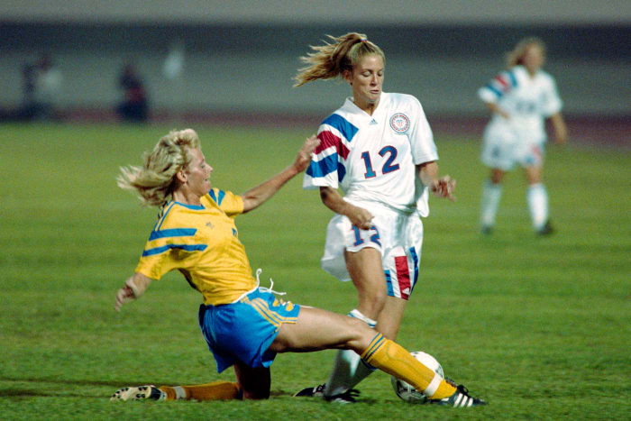 USWNT's Carin Jennings faces Sweden in the 1991 Women's World Cup